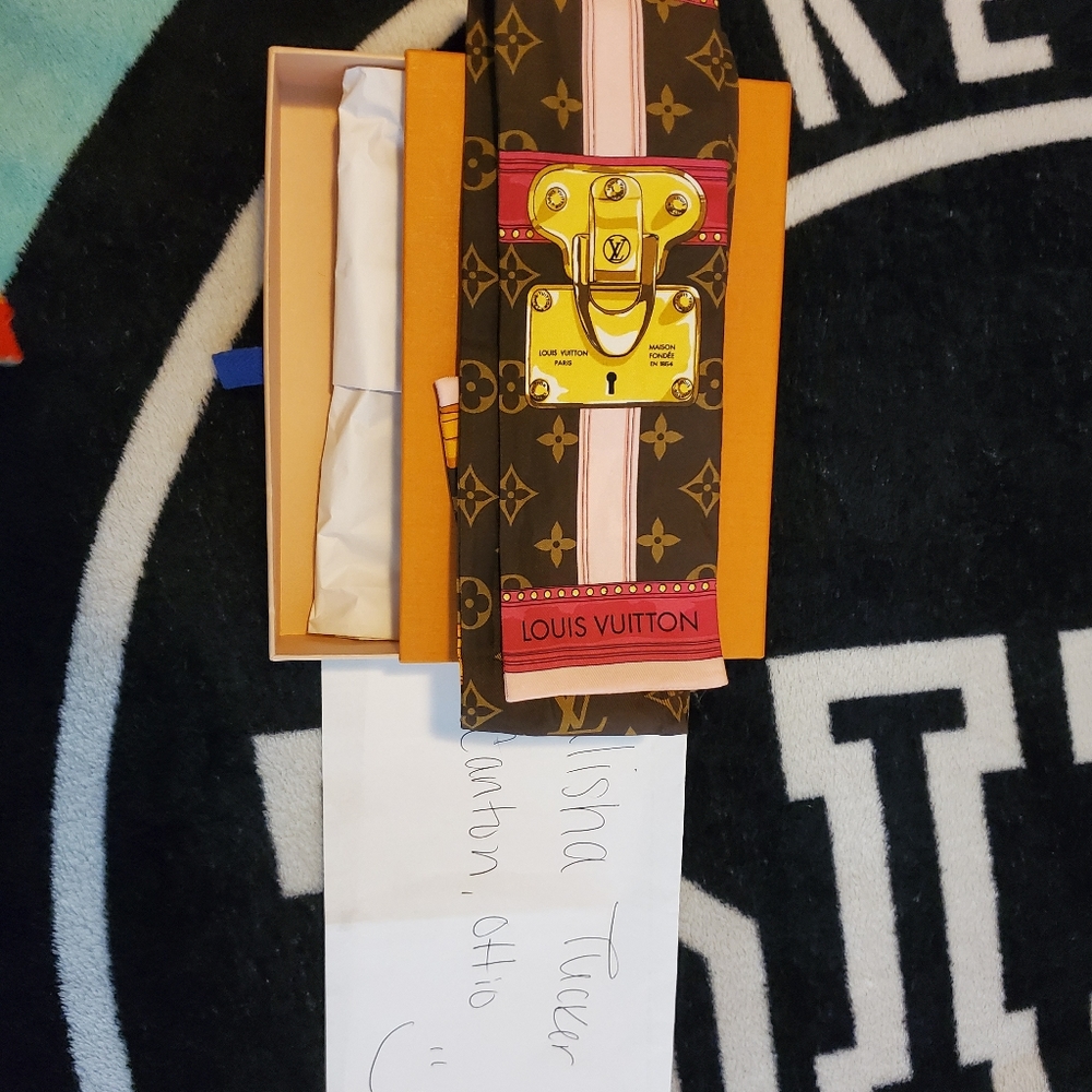 LV authentic bandaeu trunk collection - Picture 4 of 5
